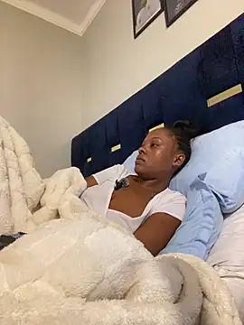 Webcam Model (Dellah27) is live