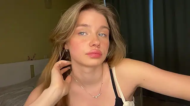 earthastinett (F teen) - wink sweetly