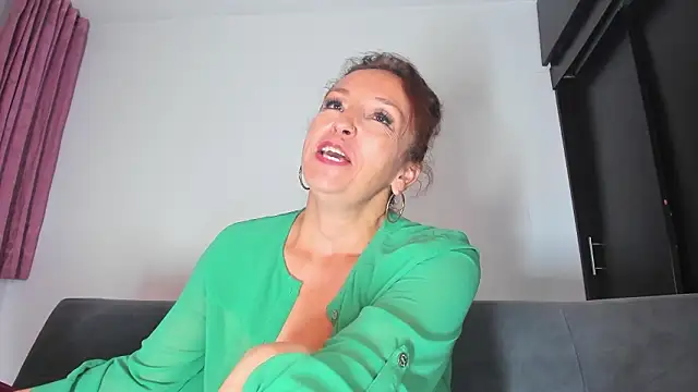 beatricez1 - Beatricez1's free webcam - UK Sex Cams