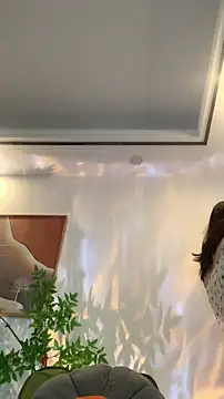 zhizhinaigai - Zhizhinaigai's free webcam - UK Sex Cams