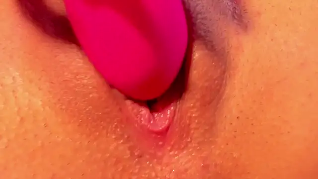 realhotfallingdevil's Stripchat show and profile