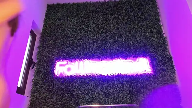 realhotfallingdevil's Stripchat show and profile