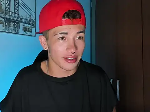 noahsaint - Noahsaint's free webcam - UK Sex Cams