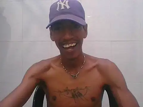 AlbertBigCock live sex cam