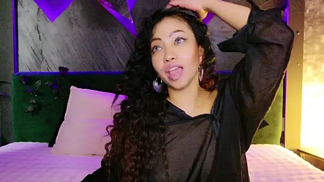 elyaquinn - ElyaQuinn's free webcam