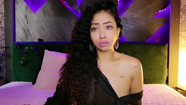 elyaquinn - ElyaQuinn's free webcam