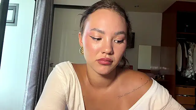 kamila_18_french - Kamila_18_french's free webcam