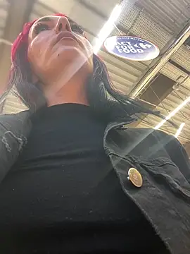 Webcam Model (MeganFoxiy)  is live.Free join now!