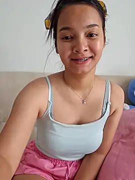 Natural_Asian_Girl's room