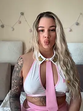 sexybatwomen33 from StripChat is Freechat