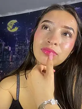 Webcam Model (Itze_Mua)  is live.Free join now!