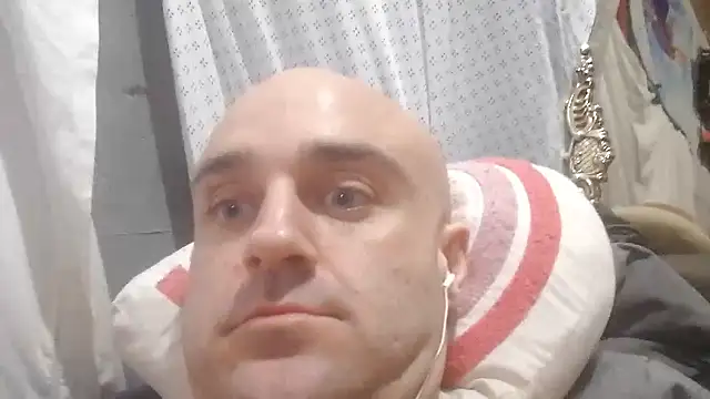 bulbasaurismettv - BulbasaurIsmettv's free webcam - UK Sex Cams