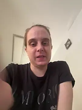 Webcam Model (Chantalee)  is live.Free join now!