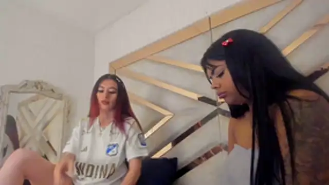 luna_and_rose - Luna_and_Rose's free webcam - UK Sex Cams