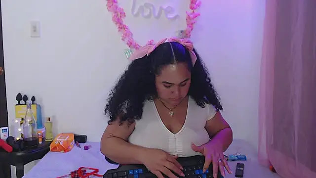 kellynda02 (F young) - show de tetas