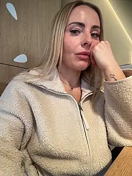 EmaSalis live cam profile