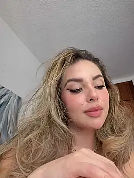 Alirawrz's live cam