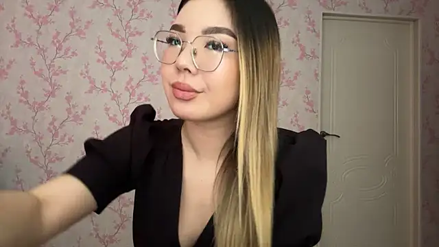 louise_kiss_ - Louise_Kiss_'s free webcam - UK Sex Cams