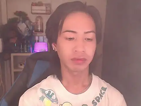 erin_23 (Ask my age) - lets make love, and have some fun <3