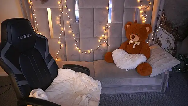 mirandawong (F young) - who will be my king today?