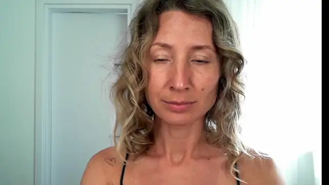 paevoa - Paevoa's free webcam - UK Sex Cams