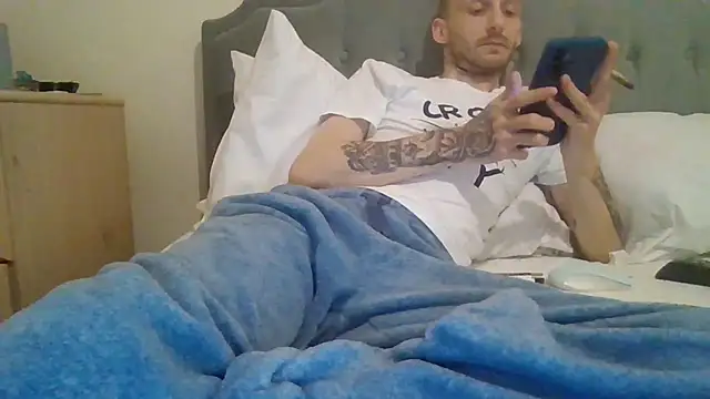 feetlovrr94 (M young) - Cum ;)