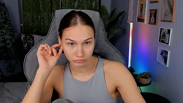 sweet_emilya - Sweet_Emilya's free webcam - UK Sex Cams