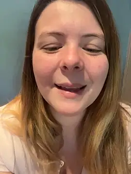 Webcam Model (Nina_blain)  is live.Free join now!