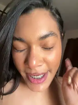 Webcam Model (Sweetroseof)  is live.Free join now!