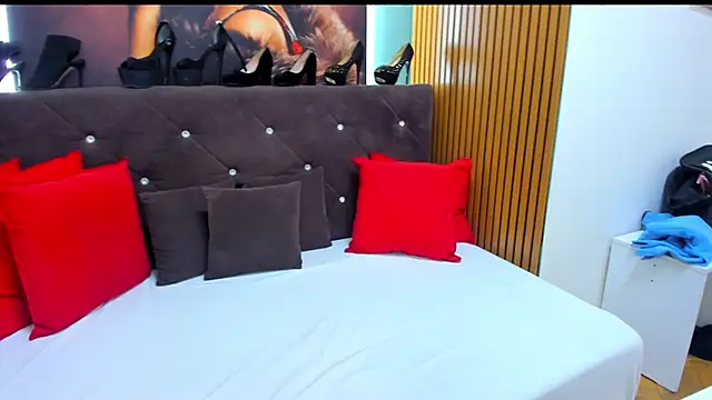 laurasiin - LauraSiin's free webcam - UK Sex Cams