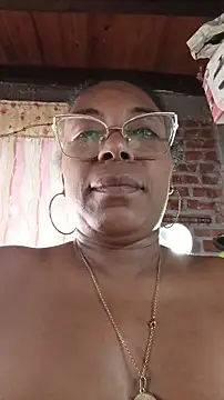 Webcam Model (ChanneldelaCroix)  is live.Free join now!