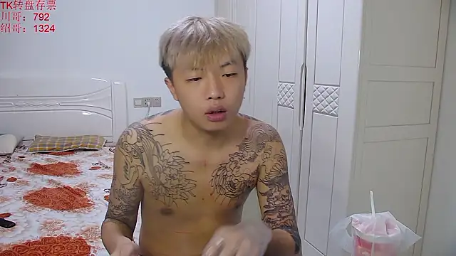 Chocolates-001 Live Webcam on Stripchat