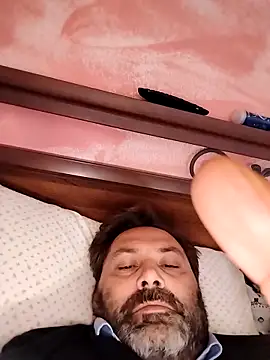 necroforo (M mature) - Senza masturbarmi e venire fino al goal