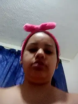 Webcam Model (_Miaaleon)  is live.Free join now!