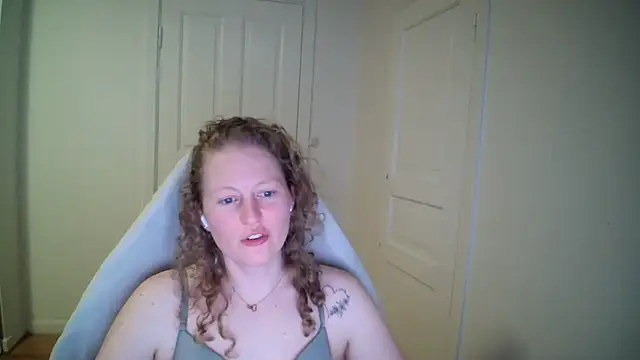 Preview of girlnina-1995