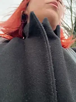 pervyxmilfxx (F milf) - take my bra off in public