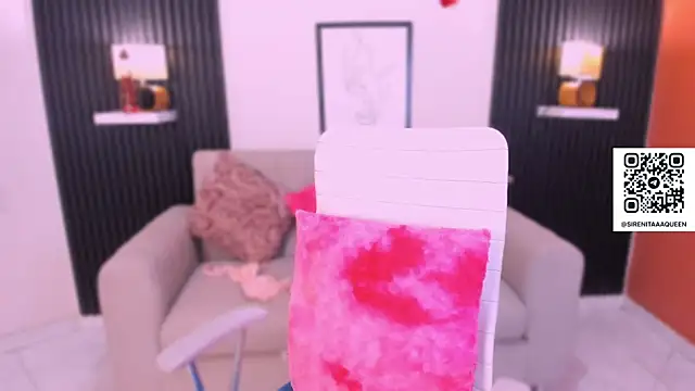 sirenita_petitexoxo (F teen) - Show my ass in a thong, move it slow