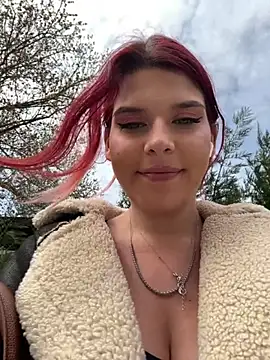 Webcam Model (RiriRoseey)  is live.Free join now!