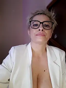 Webcam Model (LunaBlaise)  is live.Free join now!