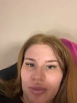 RedFoxQueen from StripChat is Freechat