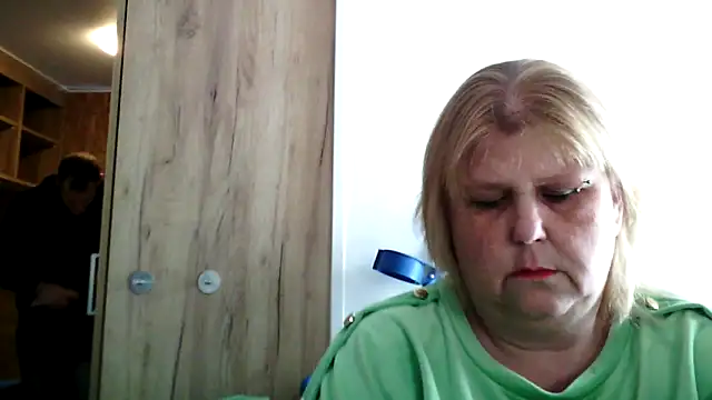 Sylviastar46 Live Webcam on Stripchat