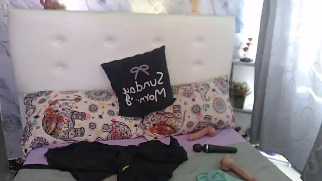 Nicolelewllss live sex cam