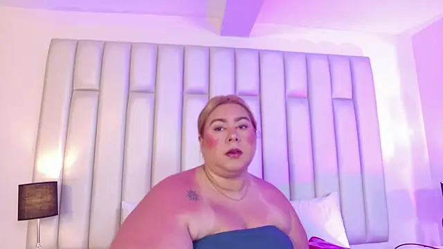 aandreaperez's Stripchat show and profile