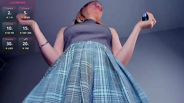 aveiinastromain - AveIinaStromain's free webcam - UK Sex Cams