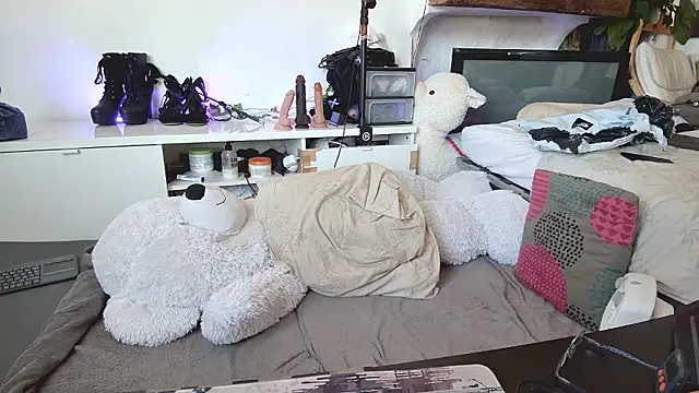 CeriseLapine live sex cam