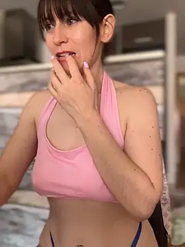 Webcam Model (AlanaRius18)  is live.Free join now!