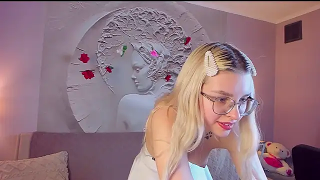 tiffanypeachi - TiffanyPeachi's free webcam - UK Sex Cams