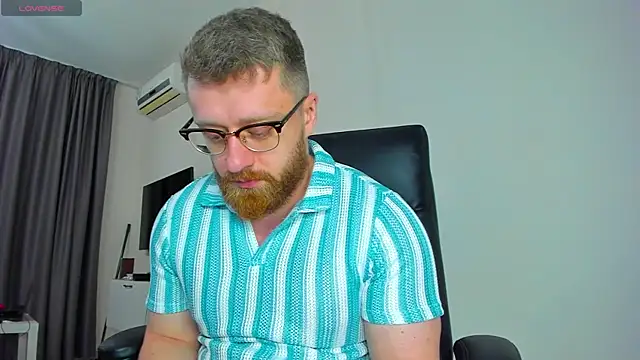 findom_guy (M young) - hard cock