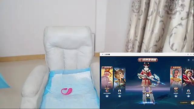 hello大家好，我是小美，大四学生，今天是我的直播首秀，第一次直播这种平台，难免很紧张，哈哈哈，喜欢的哥哥点个小爱心关注下，兼职赚生活费，学妹打工不易，支持下哦！！