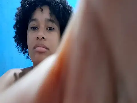 madelynstamant (F teen) - Send kisses.